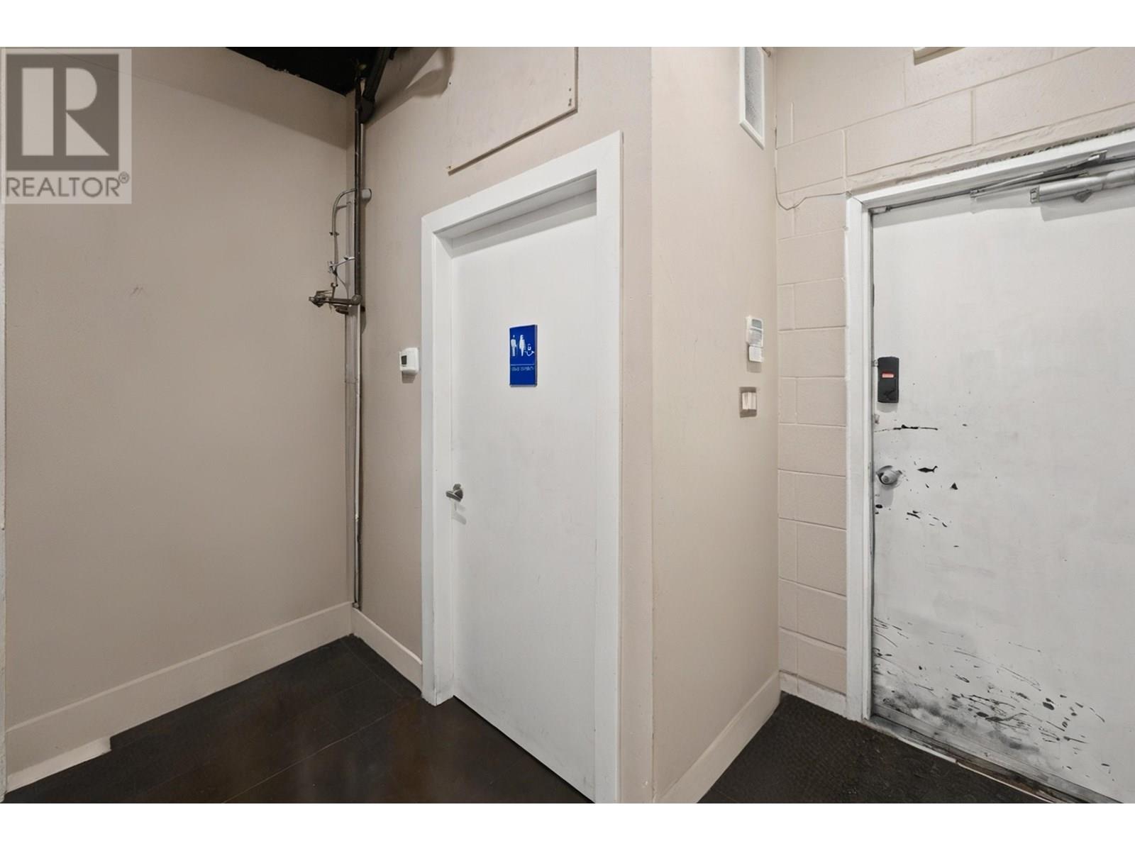 2821-2823-2825 W Broadway Property Photo 10