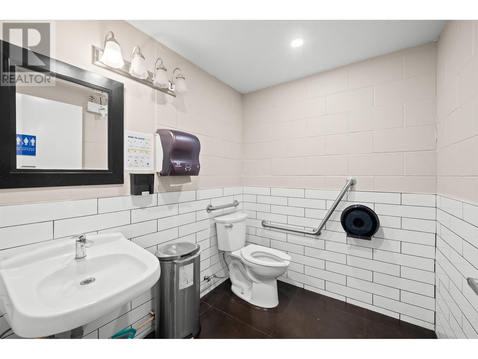 2821-2823-2825 W Broadway Property Photo 11