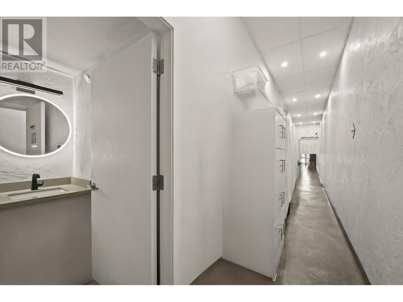 2821-2823-2825 W Broadway Property Photo 18