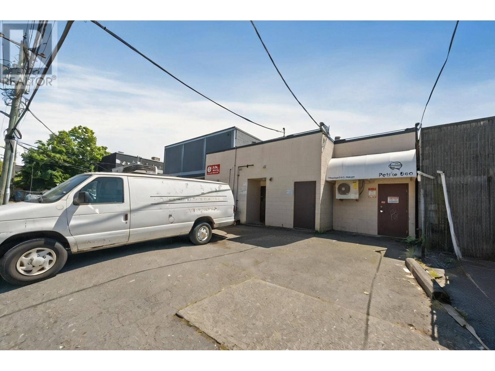 2821-2823-2825 W Broadway Property Photo 30