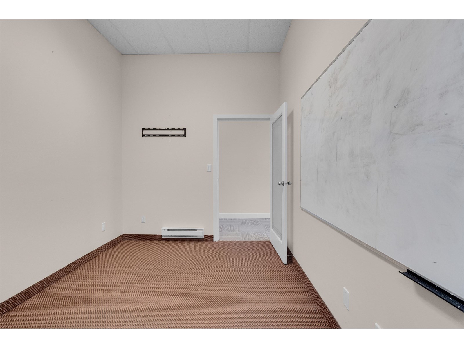 301 9288 120 Street Property Photo 3