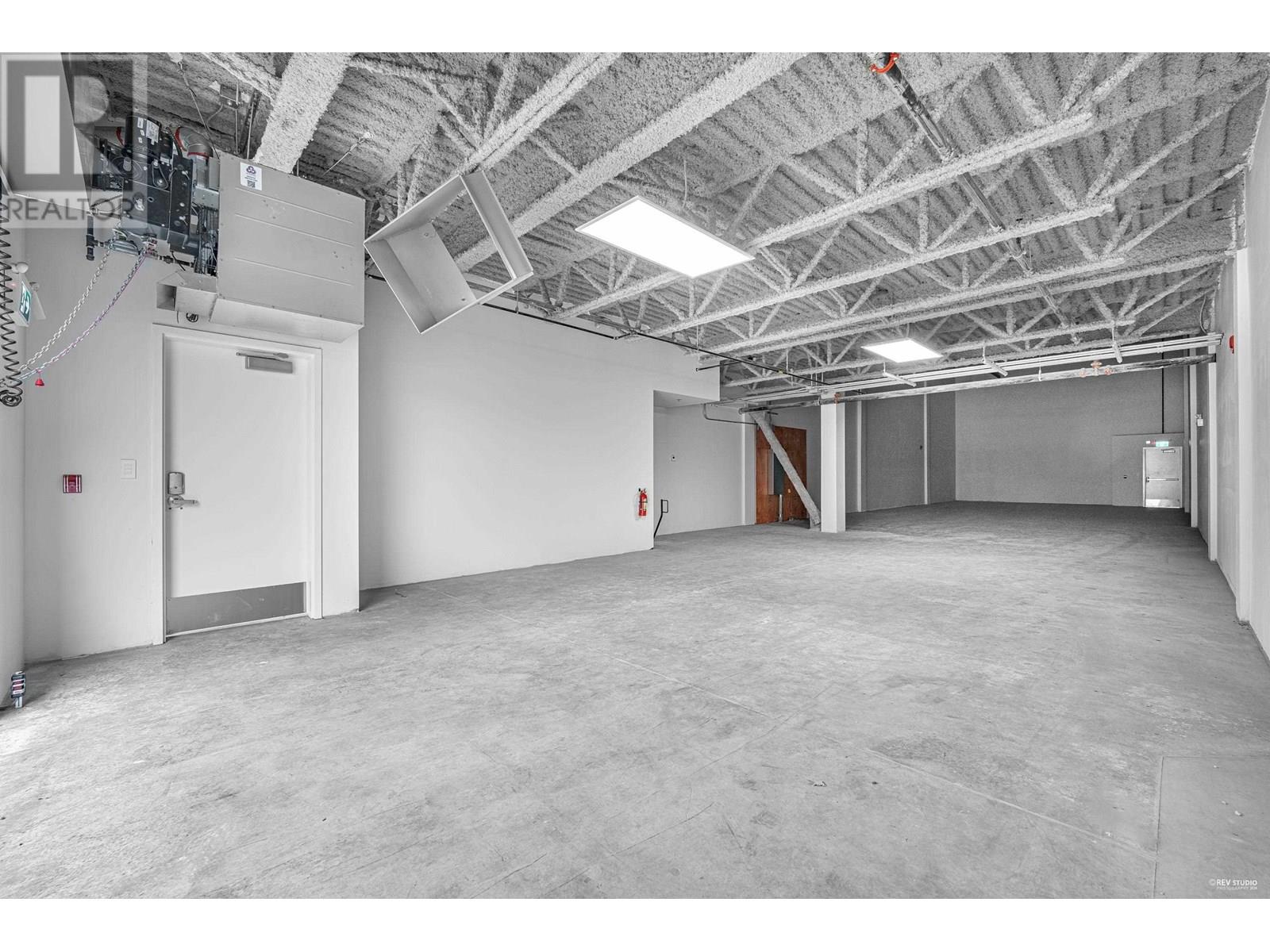 A119 4899 Vanguard Road Property Photo 5