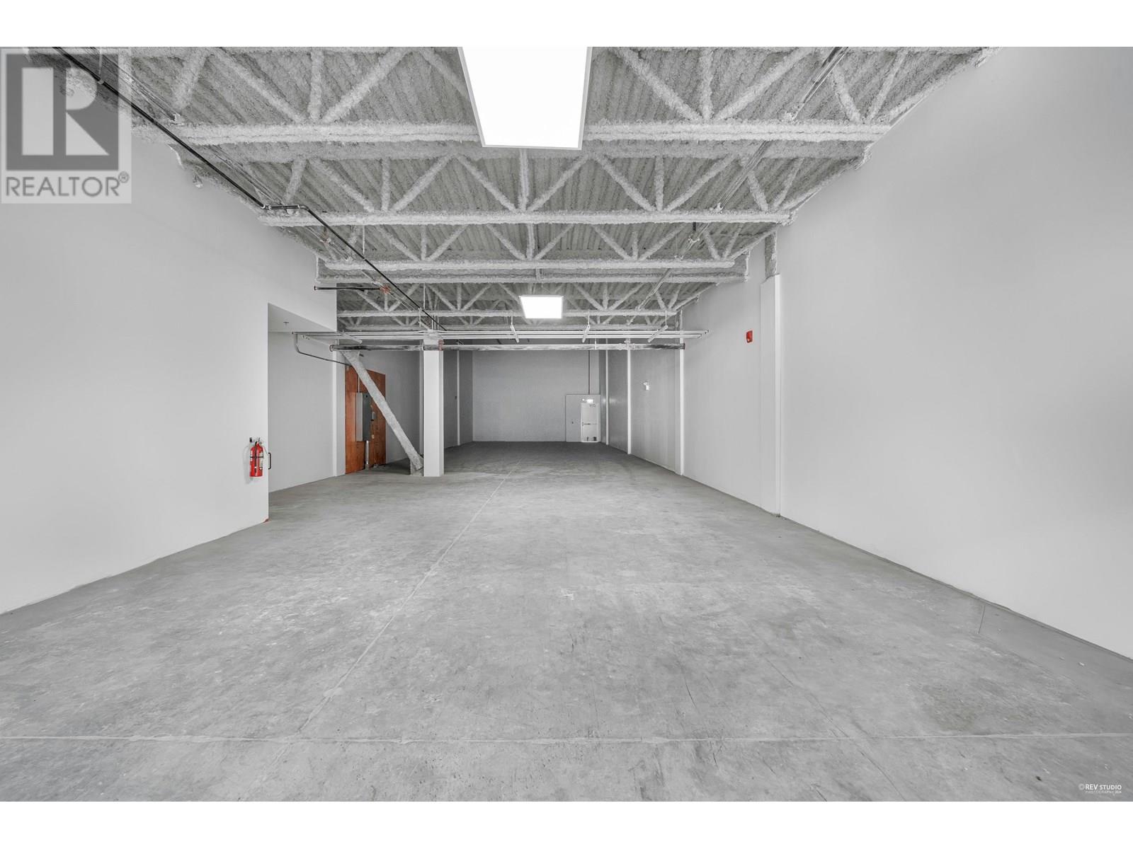 A119 4899 Vanguard Road Property Photo 6