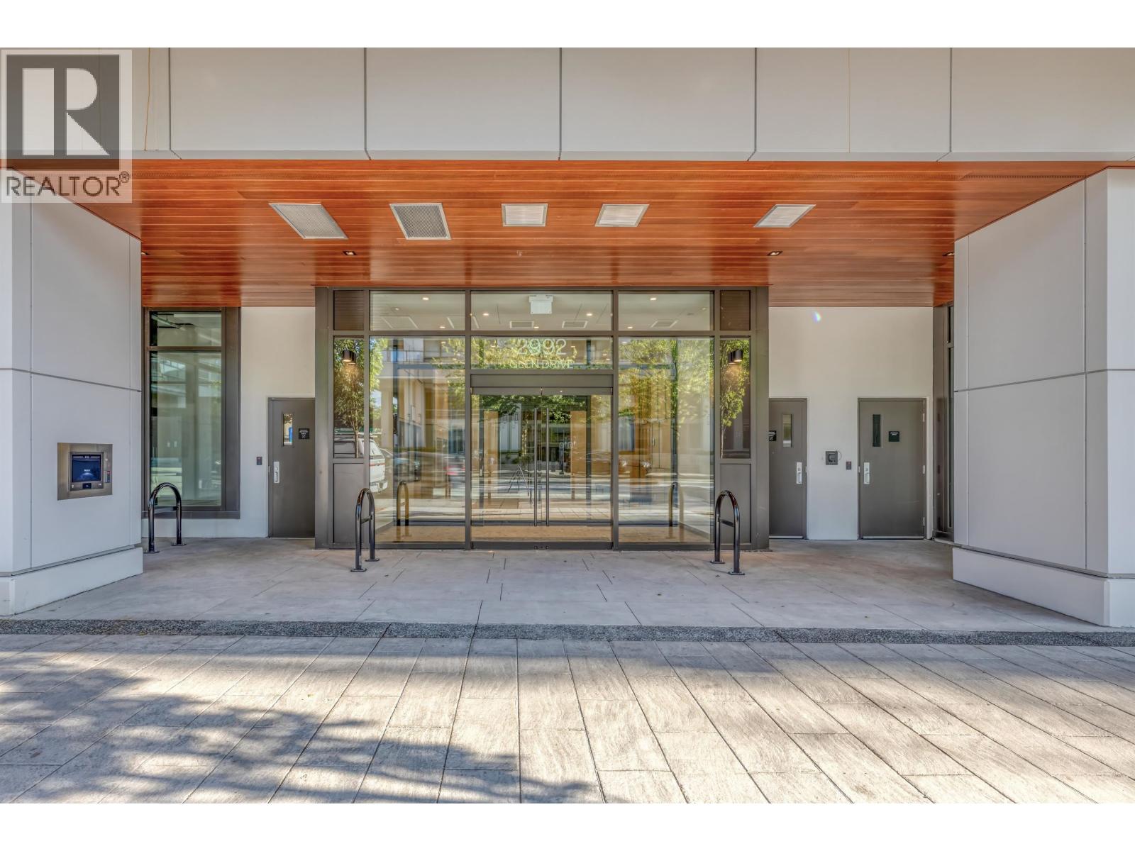 2992 GLEN Drive #1105 Property Photo 1