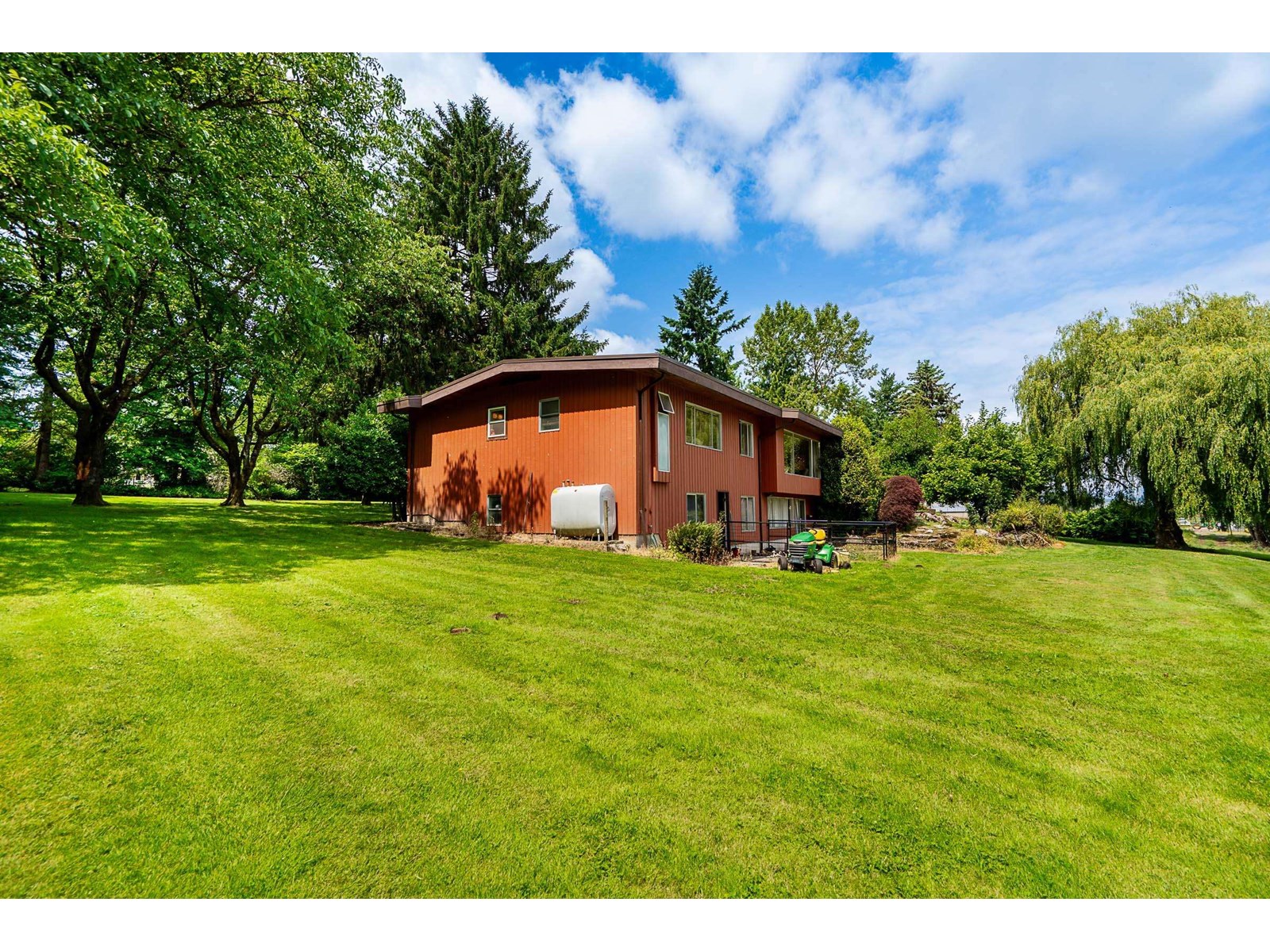 5948 156 Street Property Photo 8