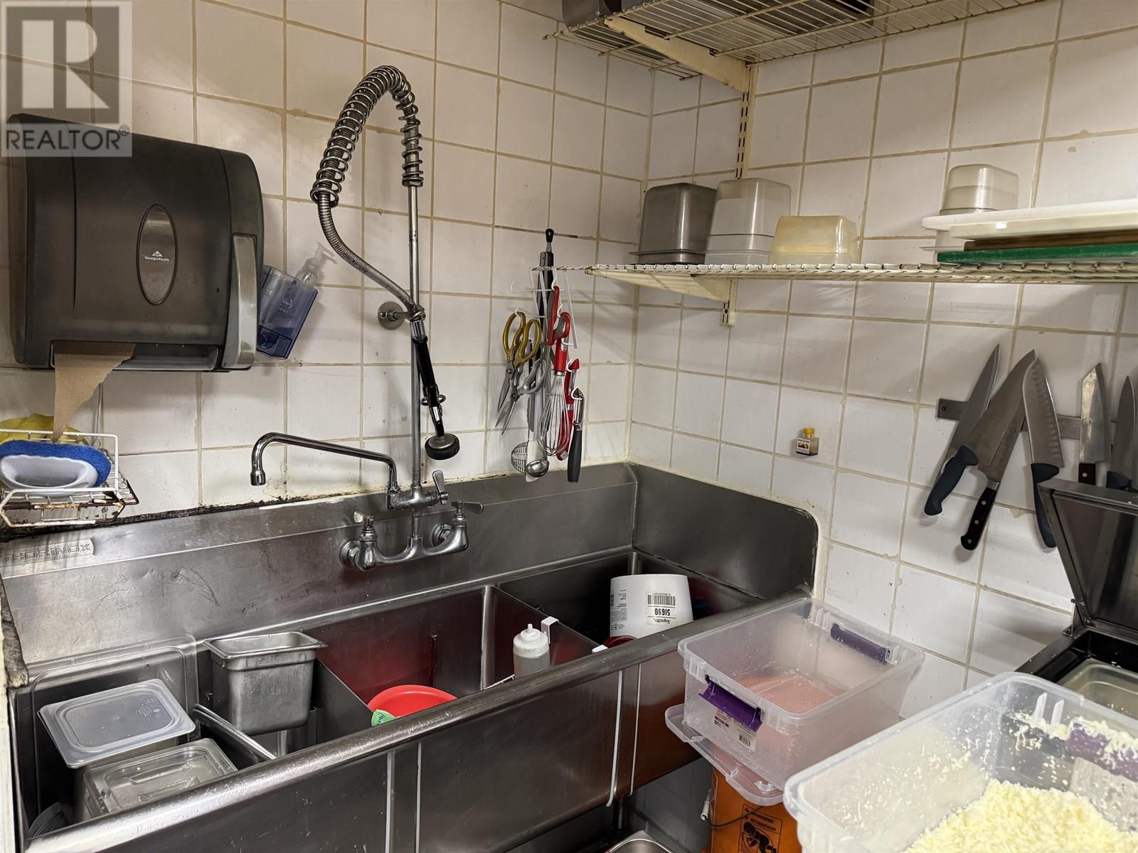 1417 Commercial Drive Property Photo 2