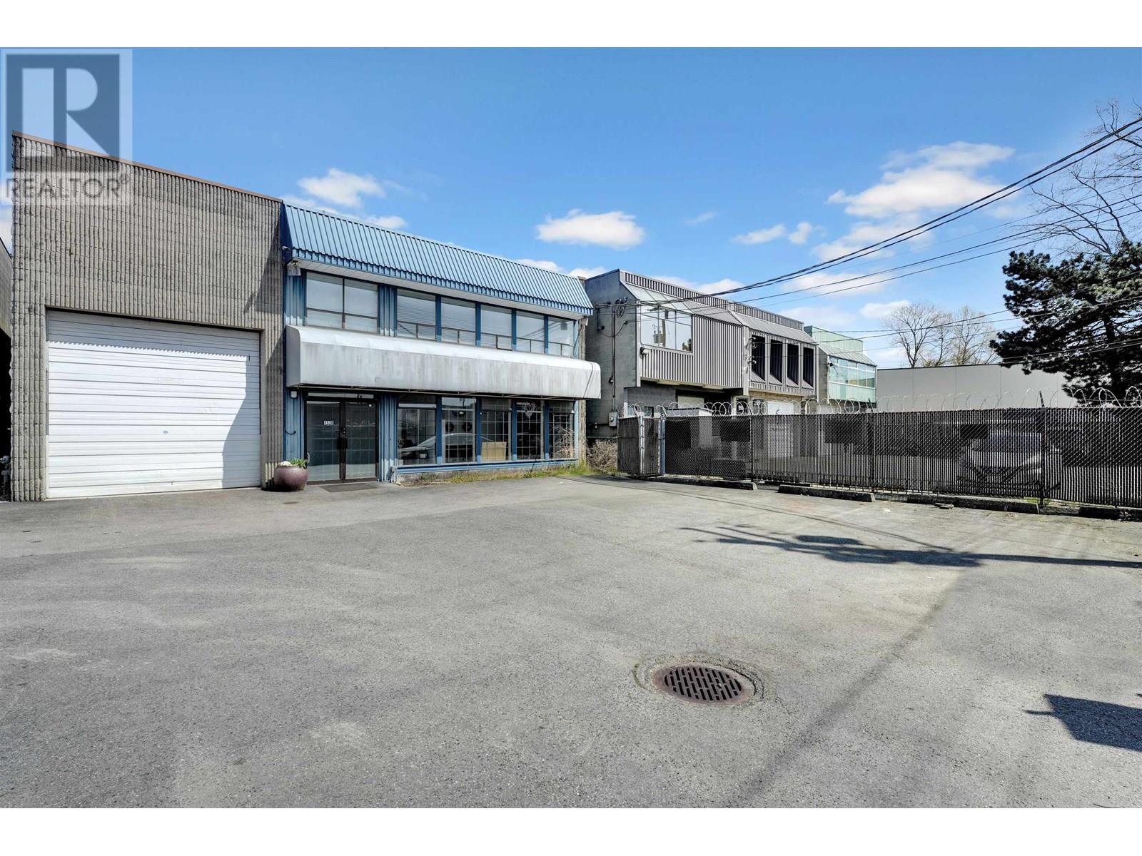 1520 Richmond Street Property Photo 1