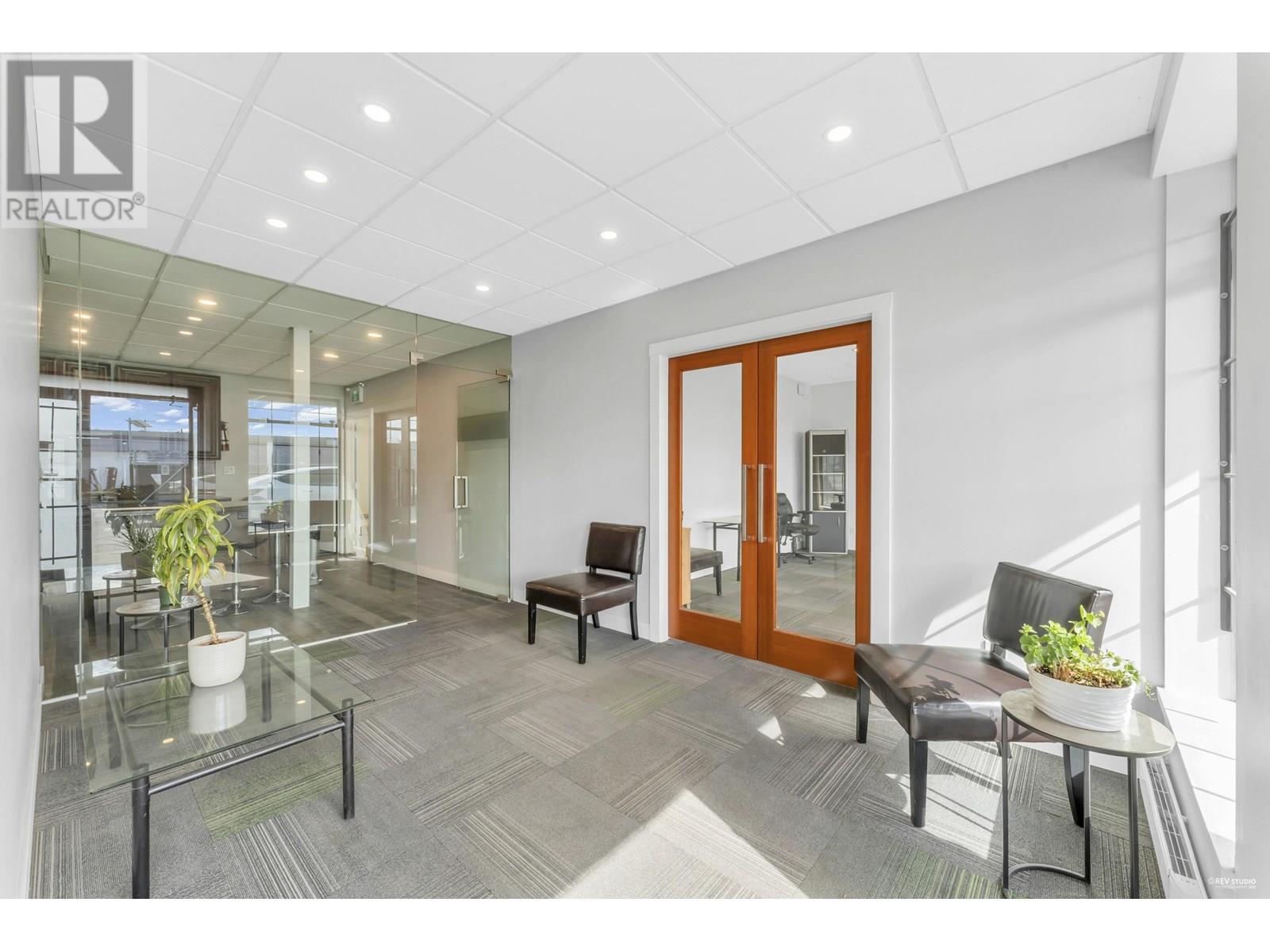 1520 Richmond Street Property Photo 3