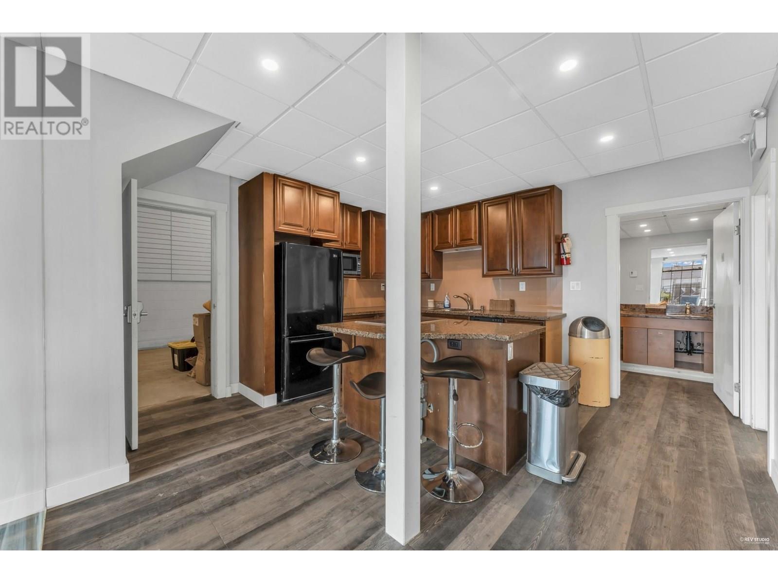 1520 Richmond Street Property Photo 5