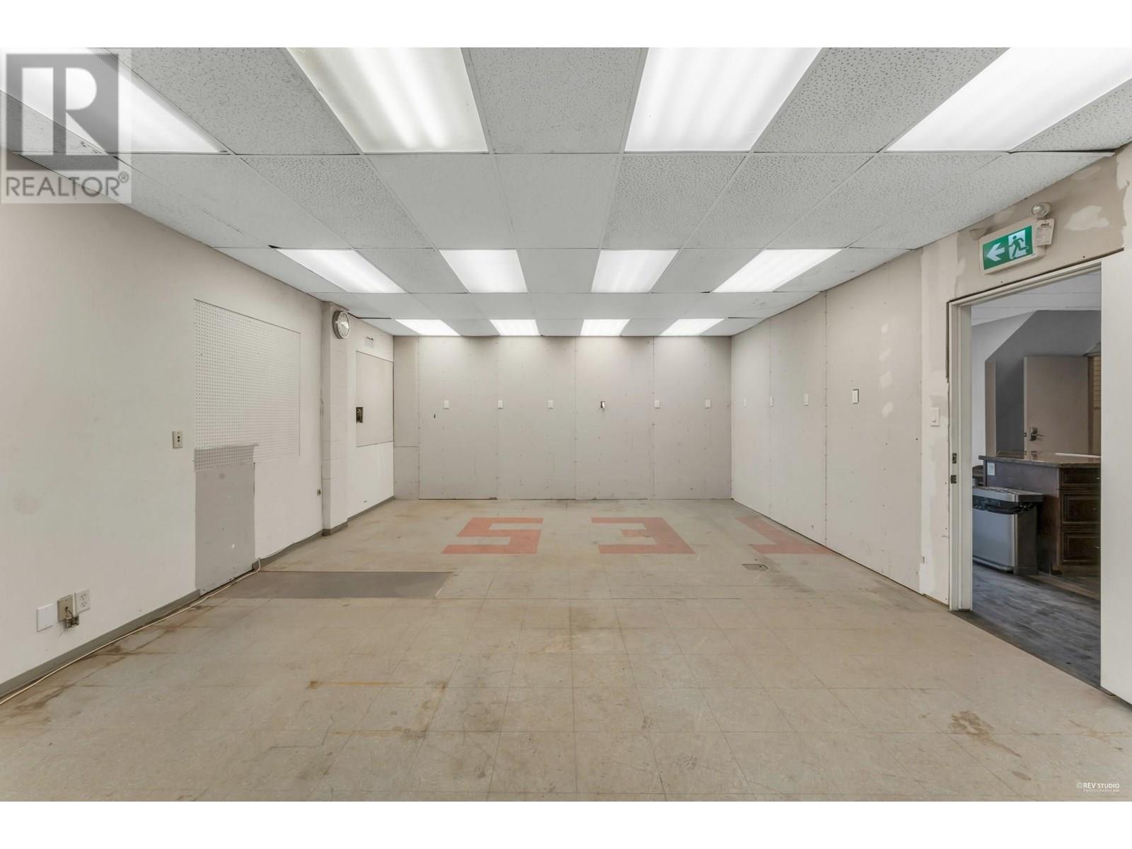 1520 Richmond Street Property Photo 7