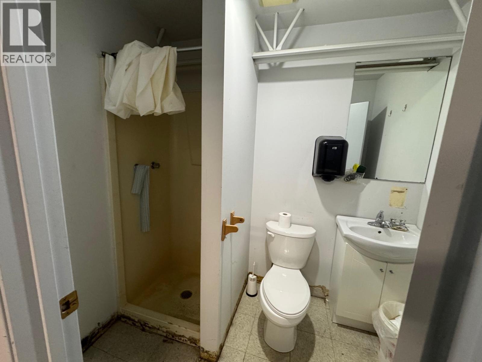6&7 12800 Bathgate Way Property Photo 7