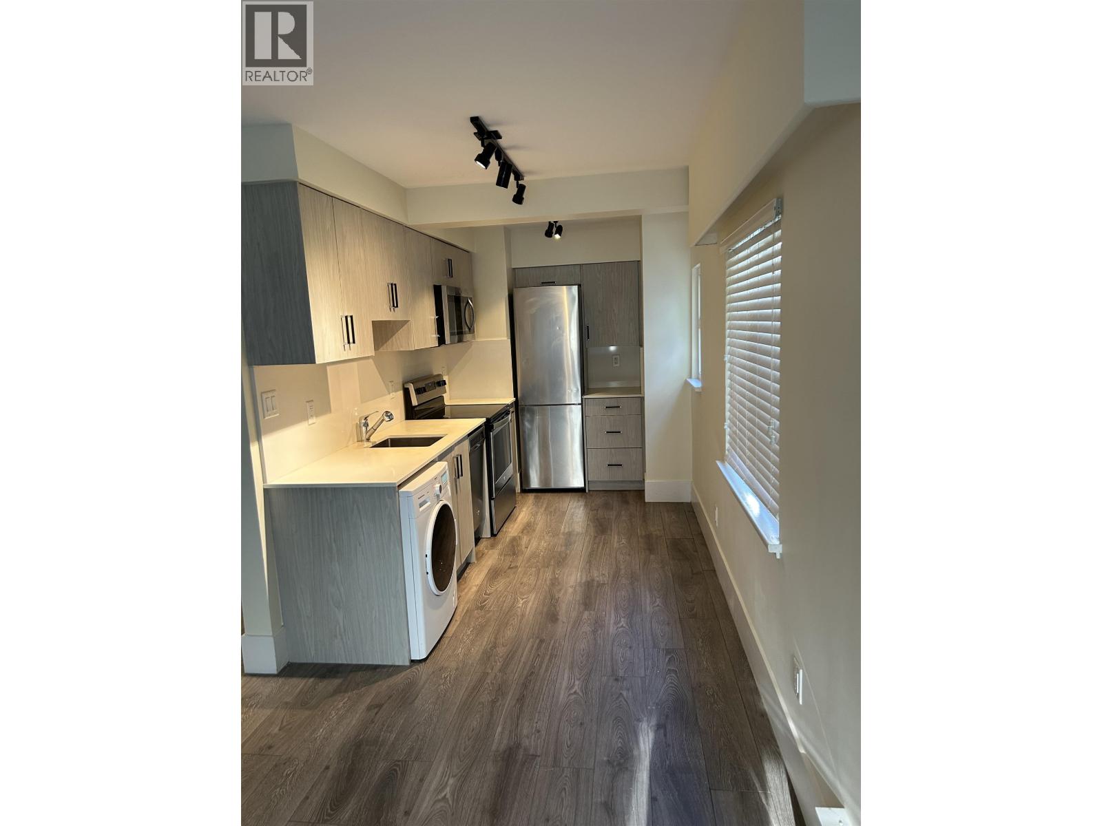 8687 Selkirk Street Property Photo 3