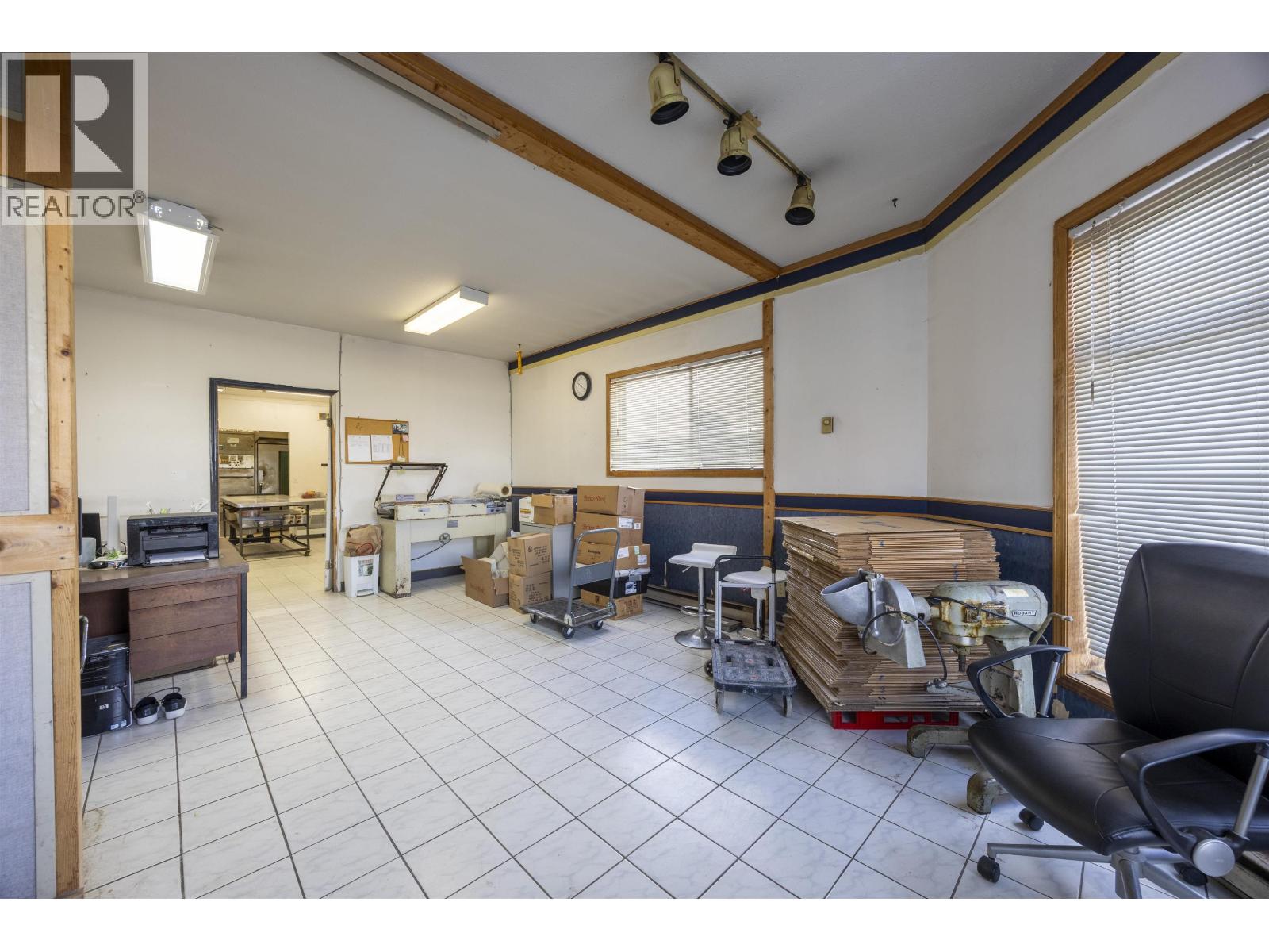 C8073069 Property Photo 12