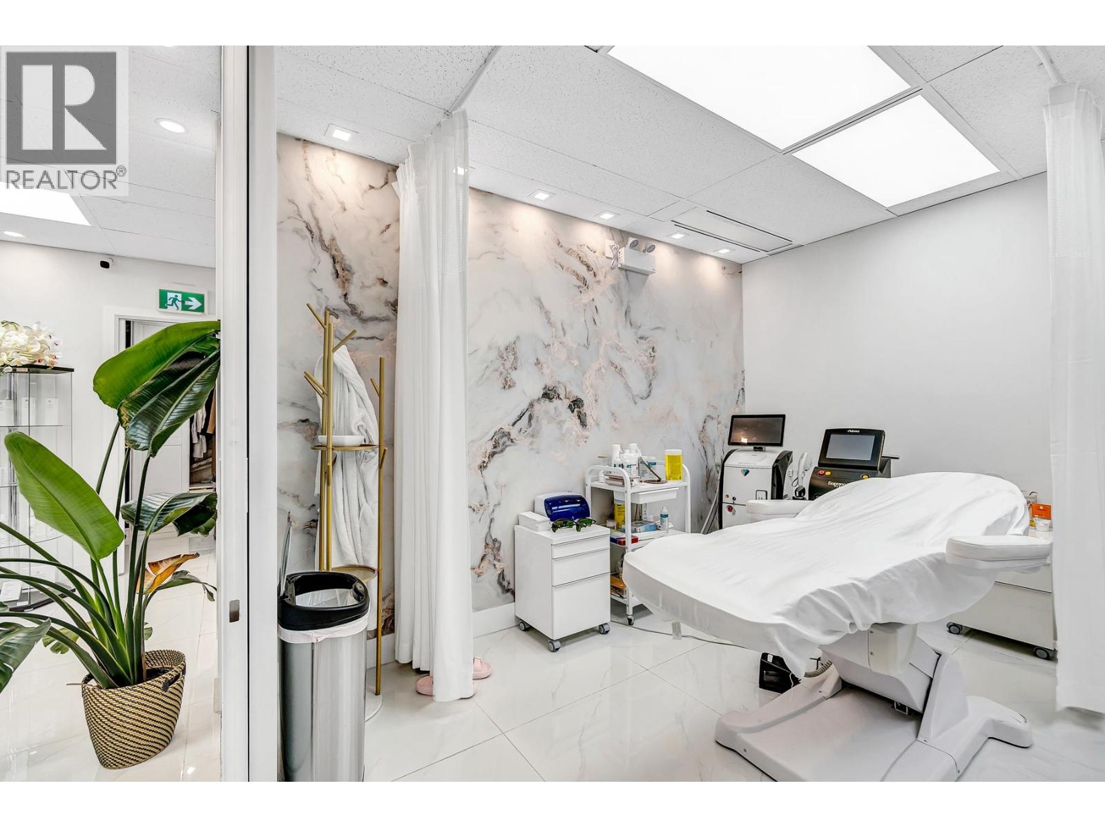 C8073859 Property Photo 6