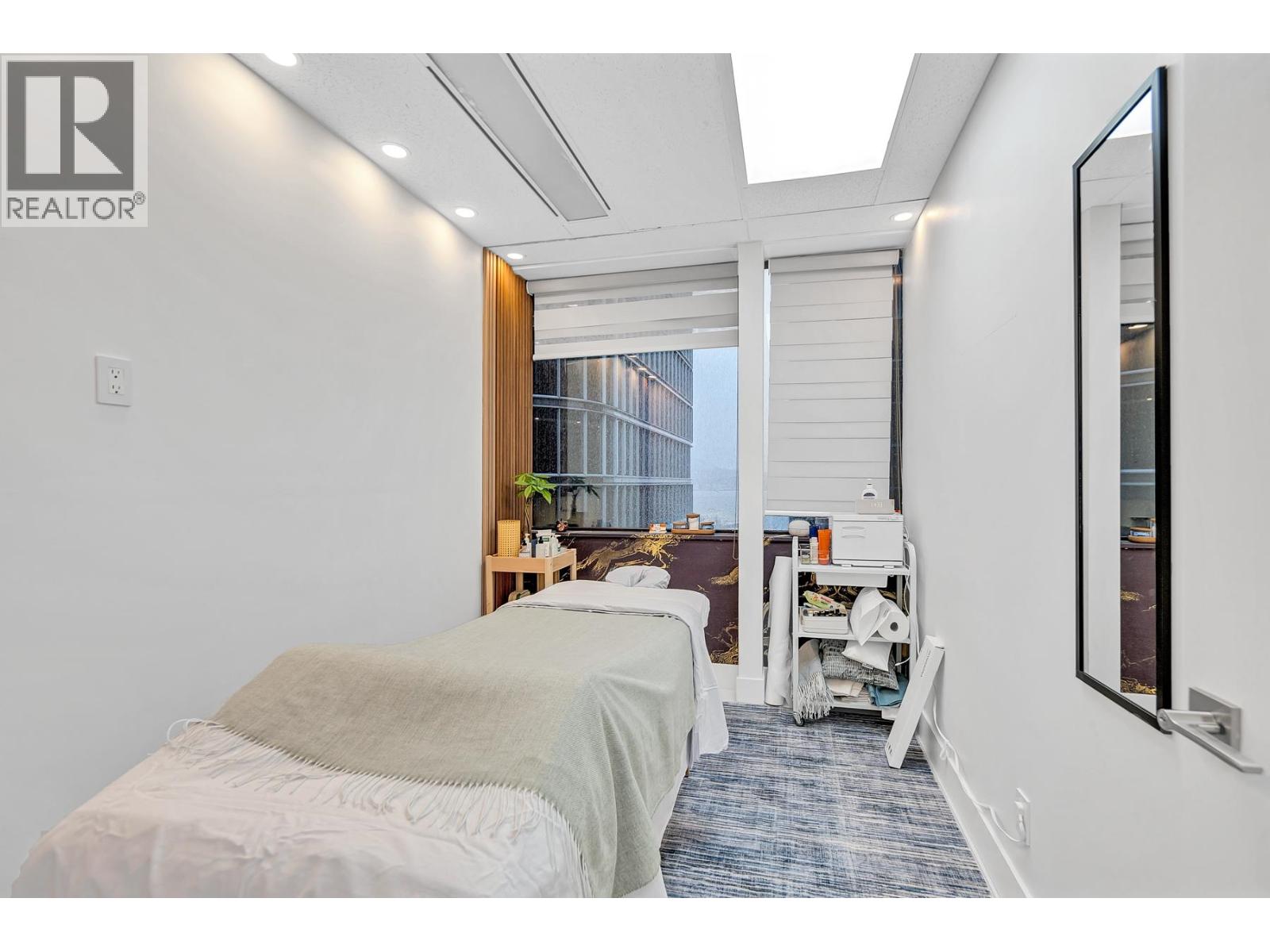 C8073859 Property Photo 11