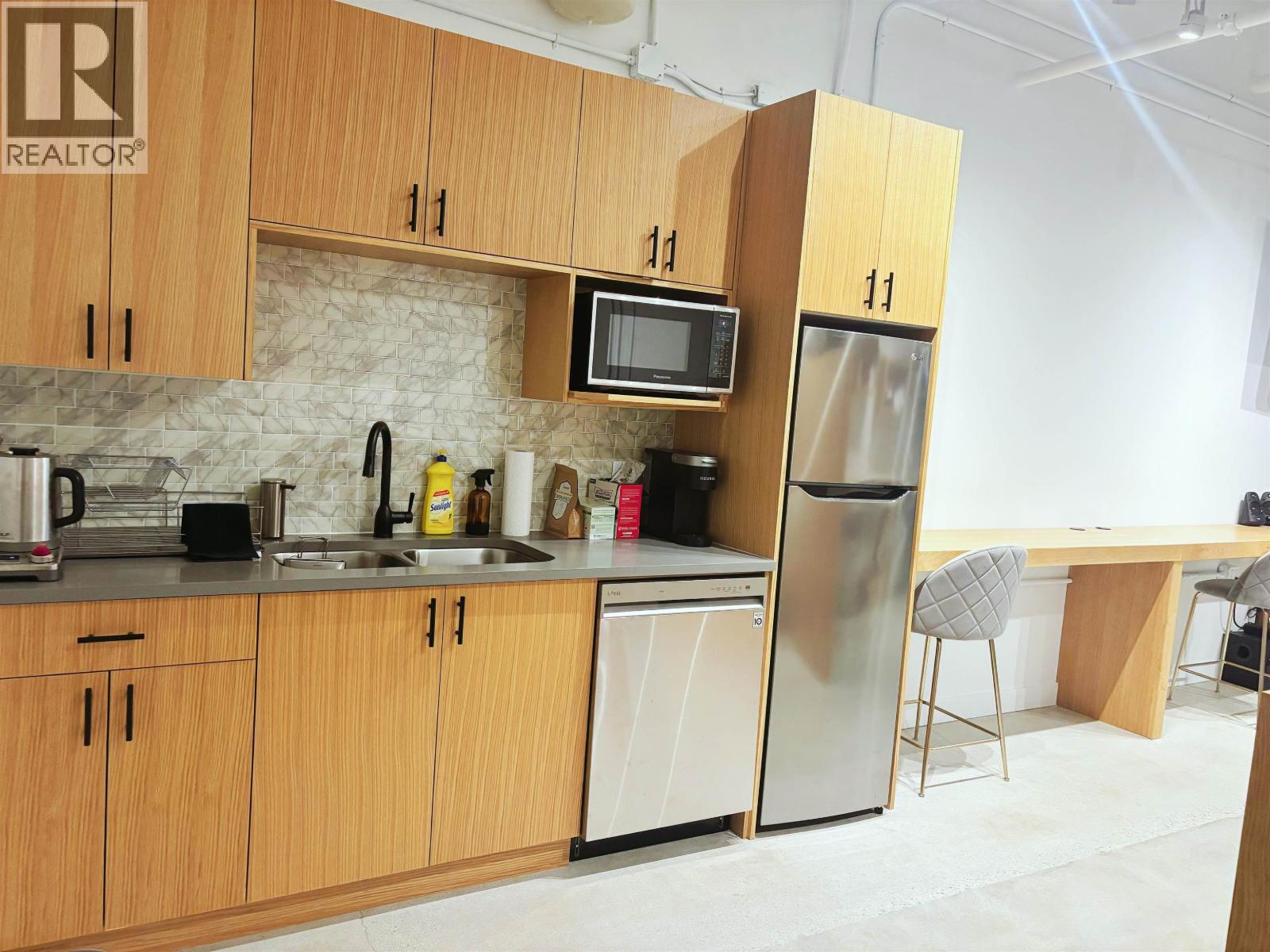 631 6378 Silver Avenue Property Photo 3