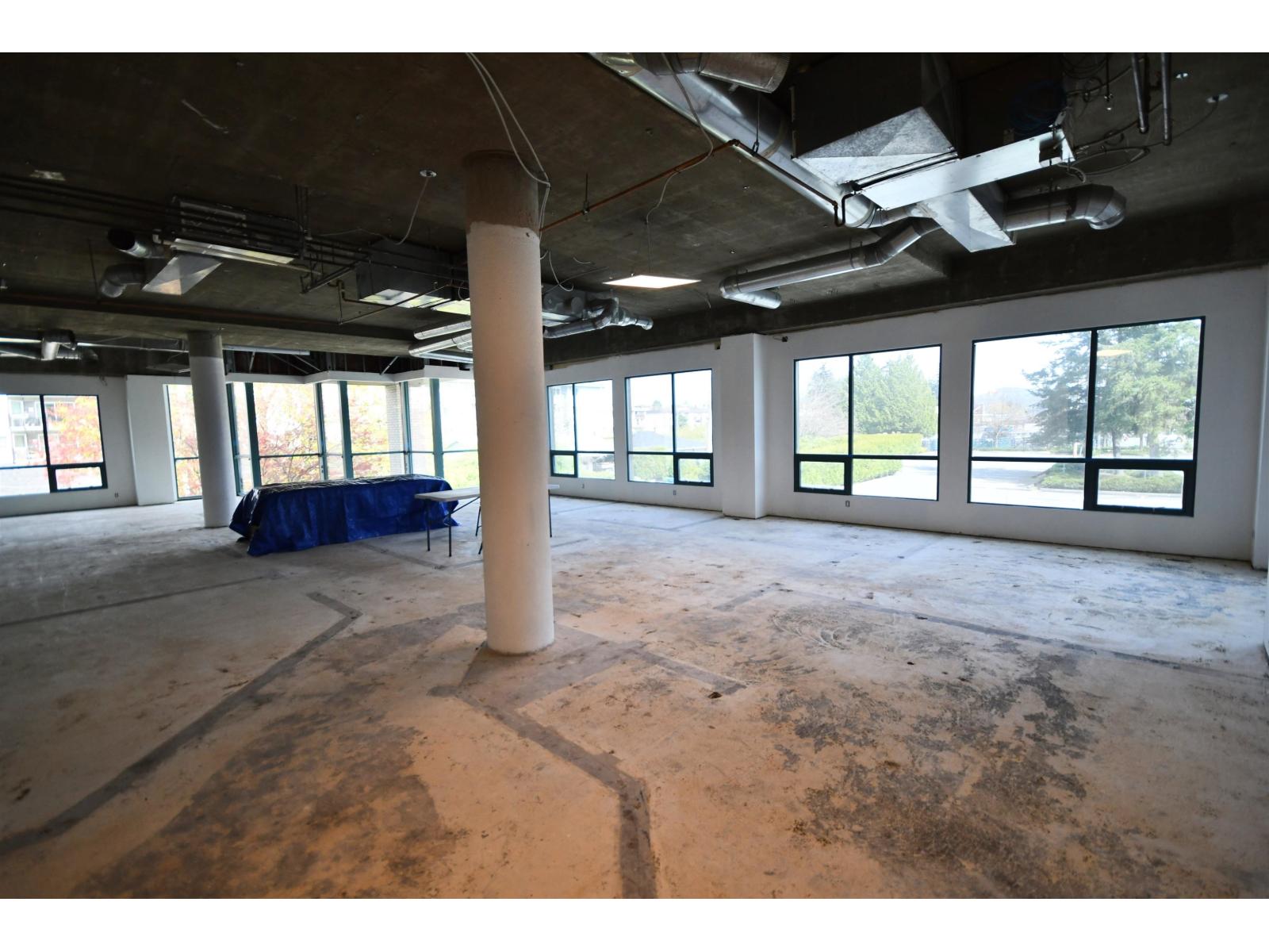 205 2692 Clearbrook Road Property Photo 7