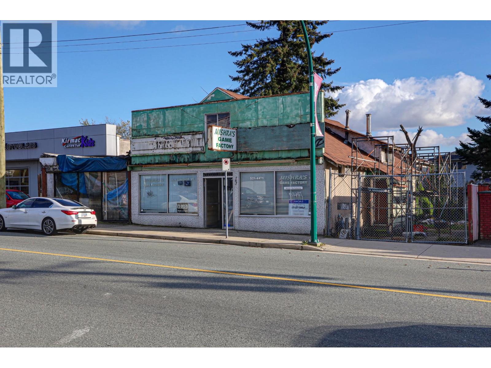 7474 Edmonds Street Property Photo 8