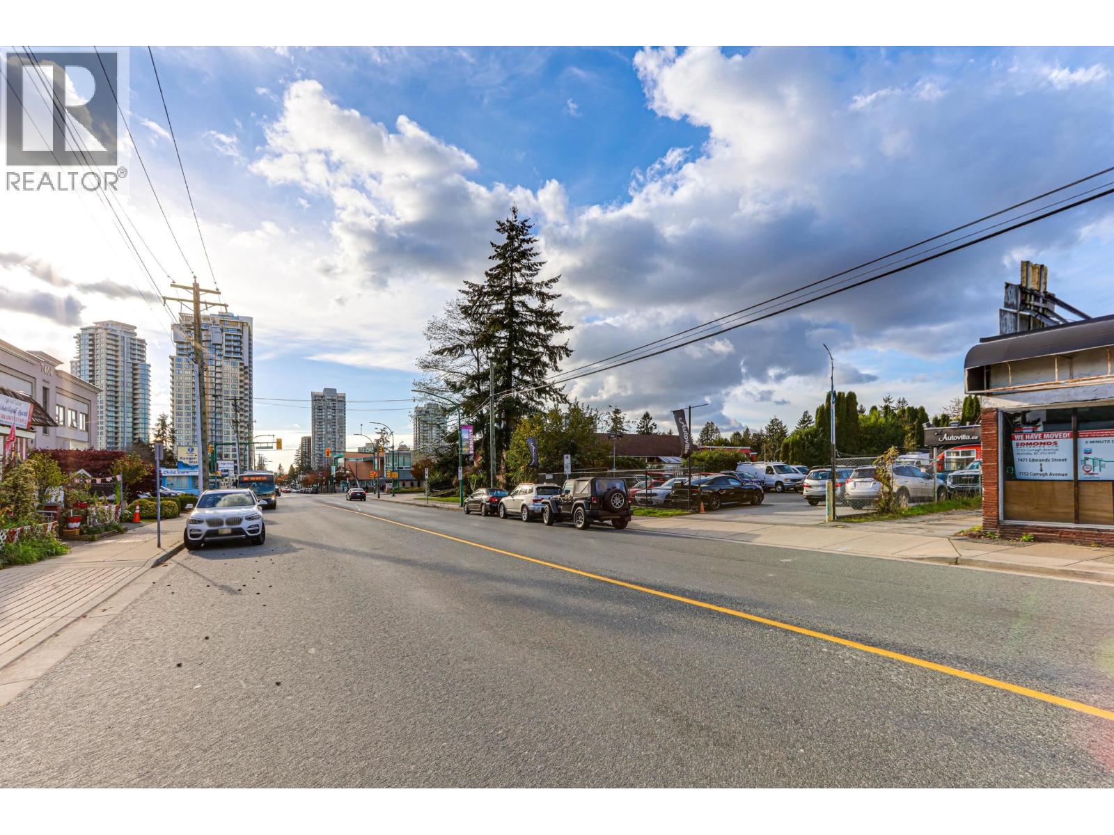 7474 Edmonds Street Property Photo 11