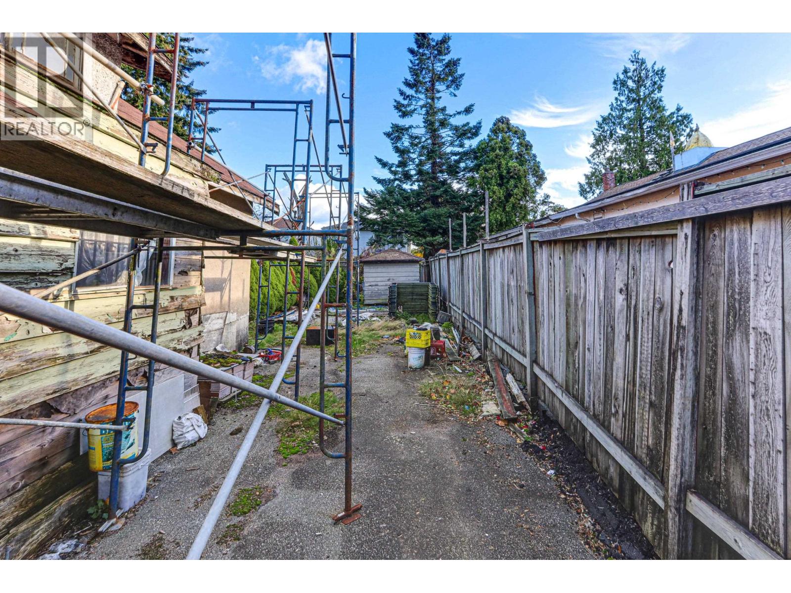 7474 Edmonds Street Property Photo 12