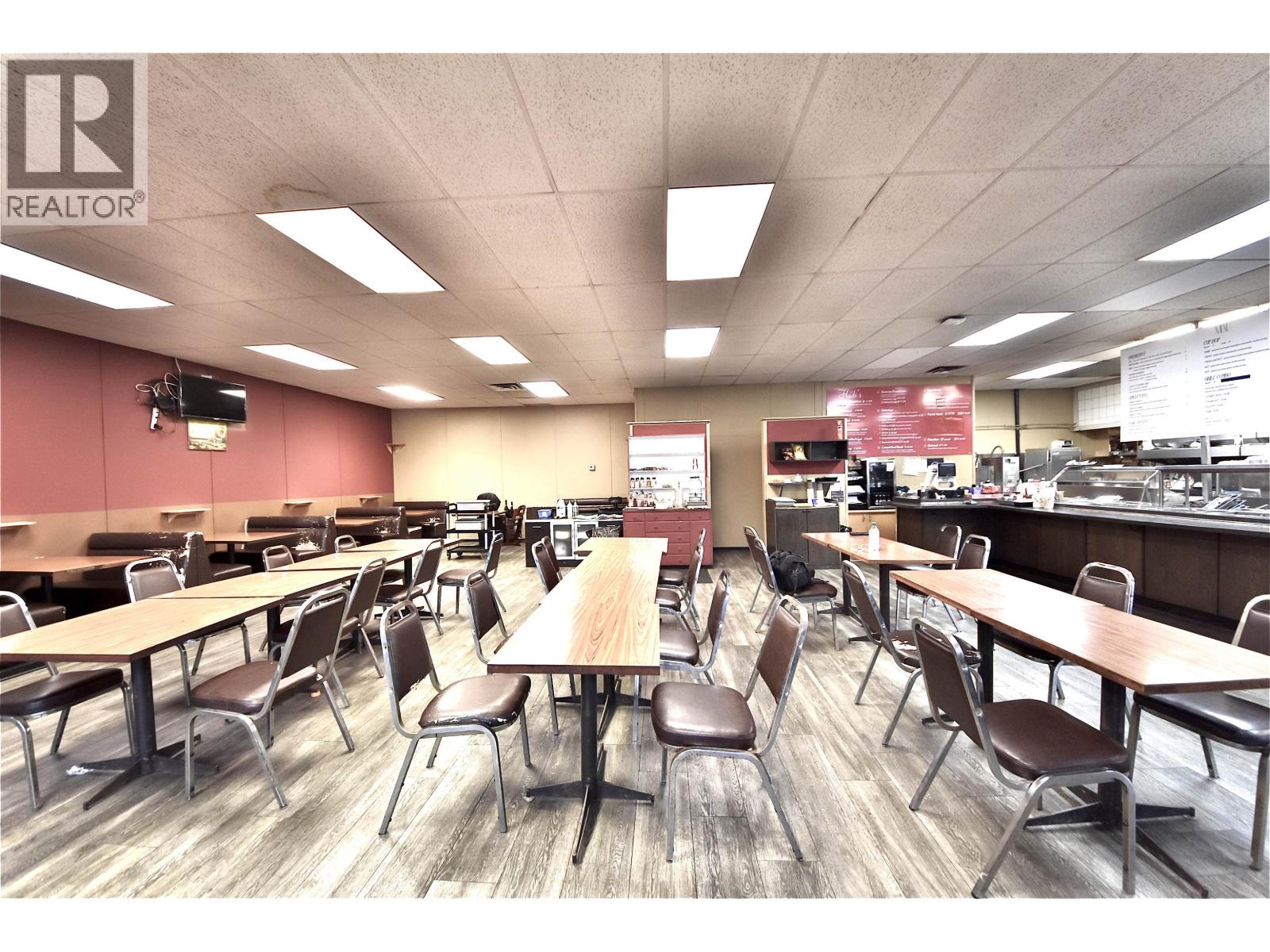 31-33 7621 Vantage Highway Property Photo 13