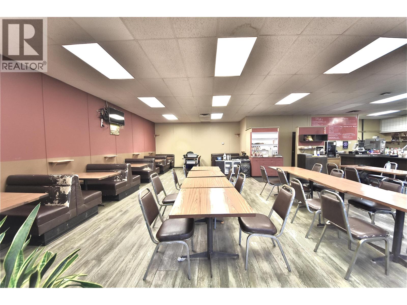31-33 7621 Vantage Highway Property Photo 15