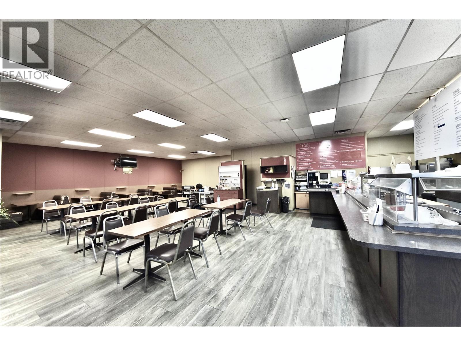 31-33 7621 Vantage Highway Property Photo 16