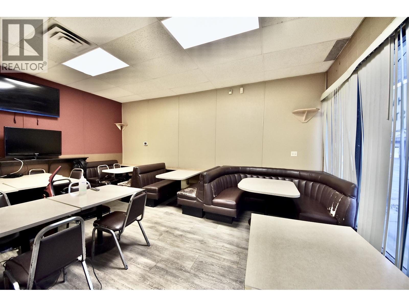 31-33 7621 Vantage Highway Property Photo 20
