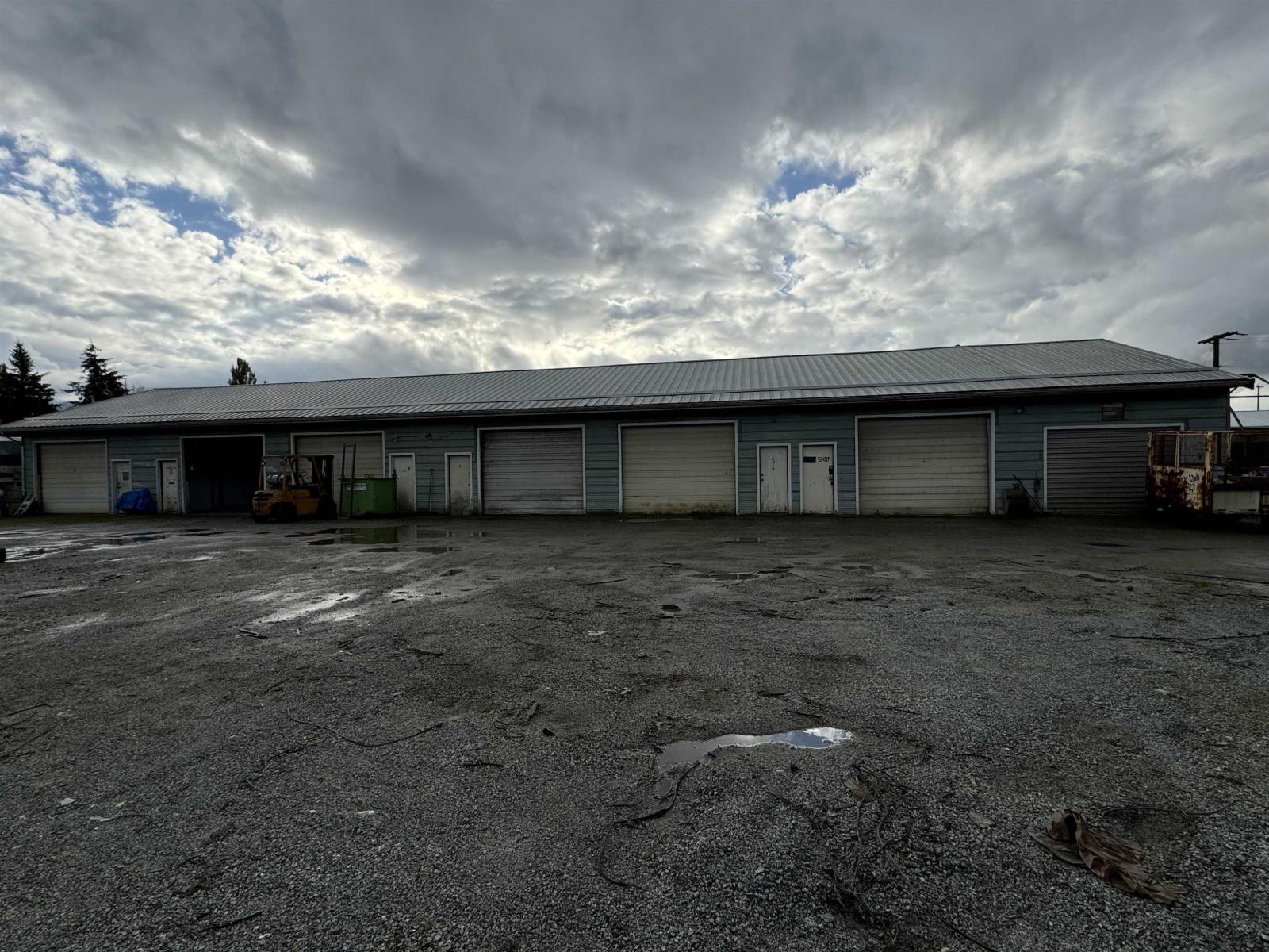 8590 Sylvester Road Property Photo 4