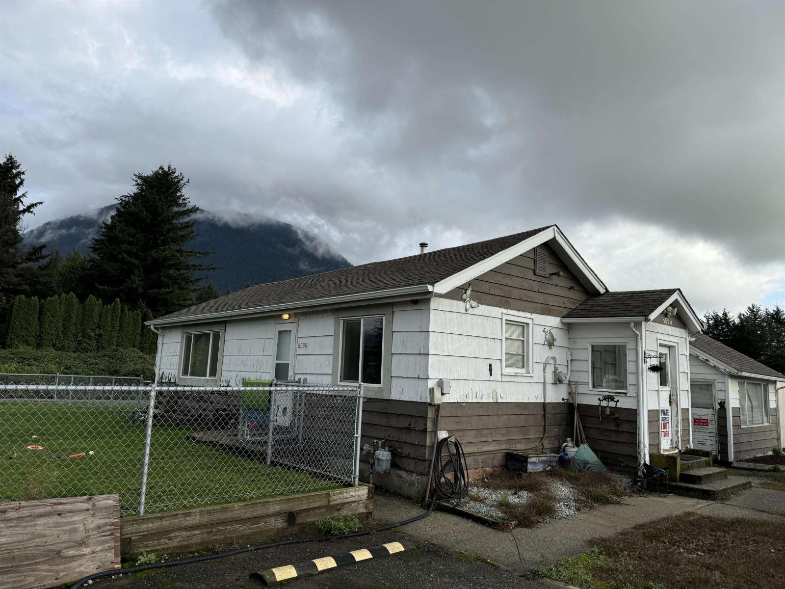 8590 Sylvester Road Property Photo 11