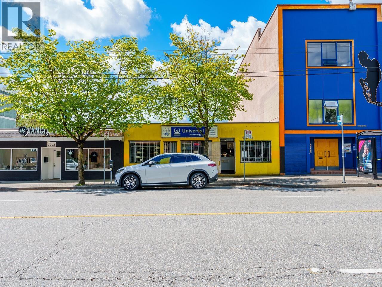 2211 Commercial Drive Property Photo 4