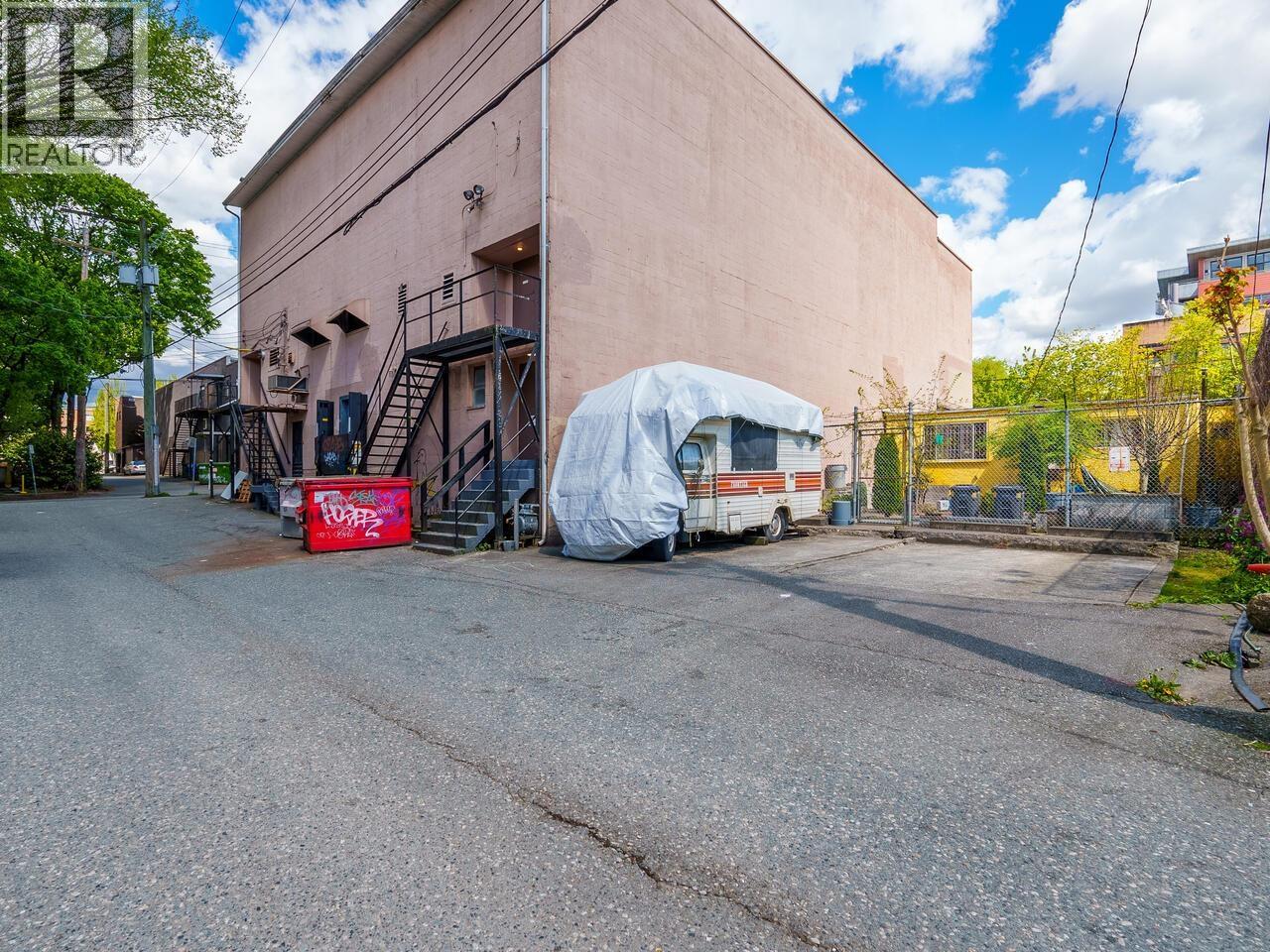 2211 Commercial Drive Property Photo 7