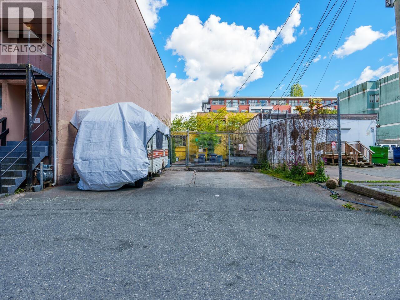 2211 Commercial Drive Property Photo 8
