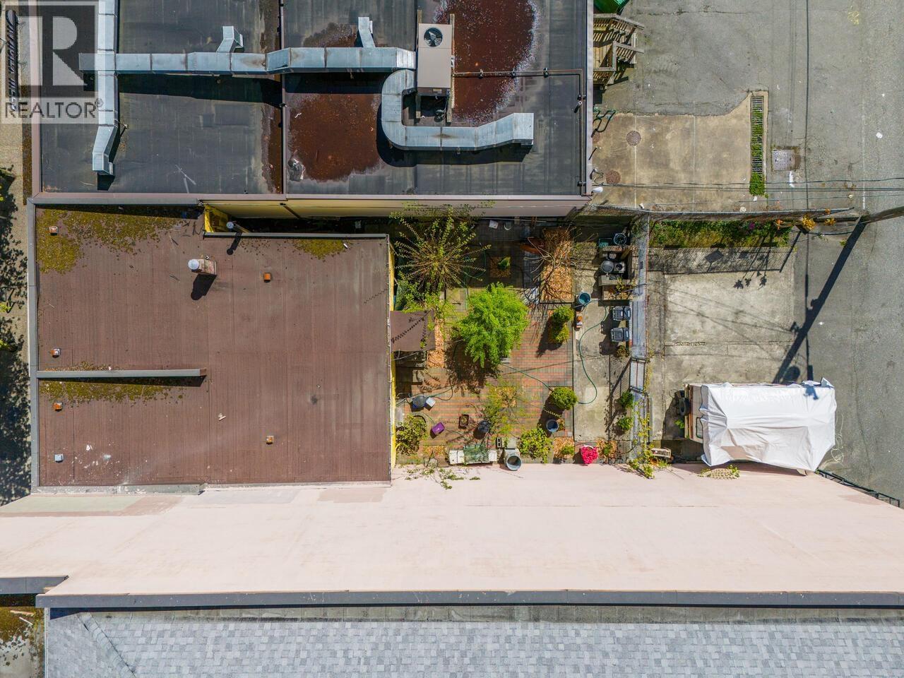 2211 Commercial Drive Property Photo 12