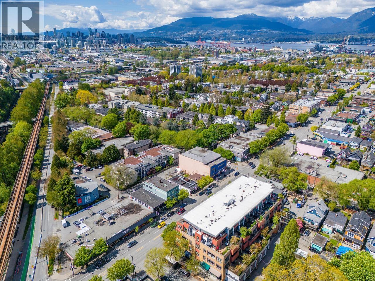 2211 Commercial Drive Property Photo 20