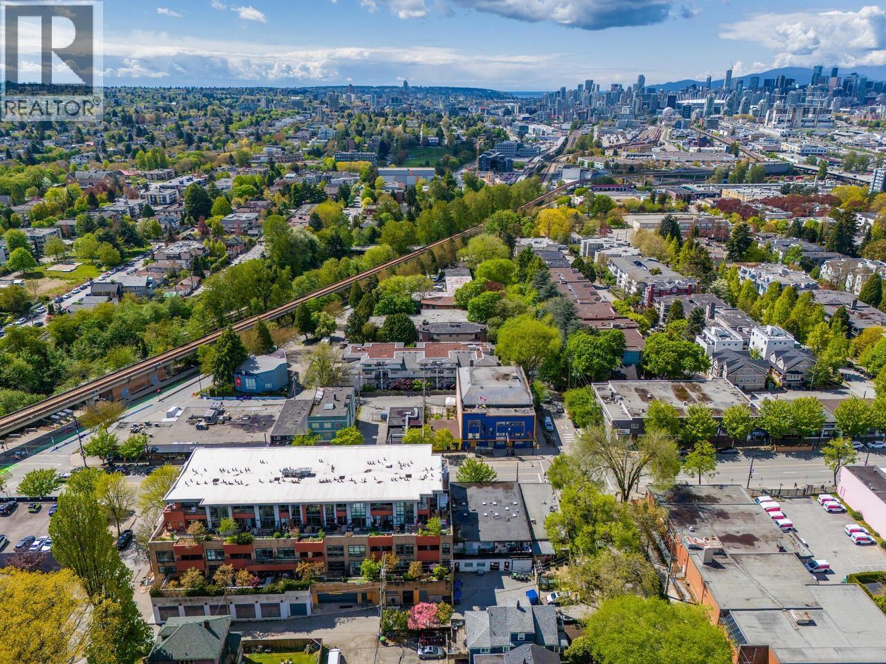 2211 Commercial Drive Property Photo 21