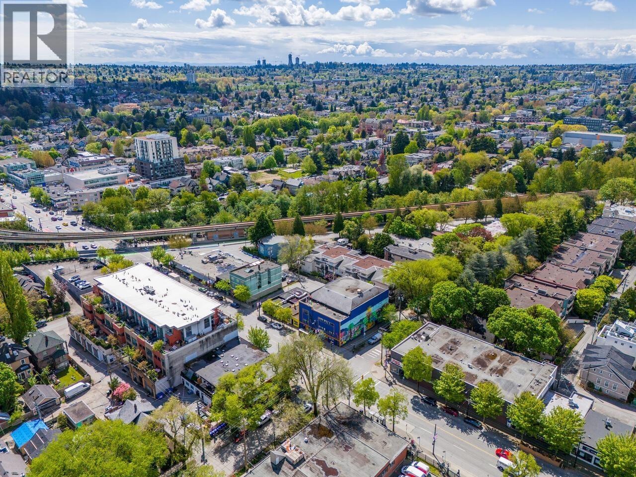 2211 Commercial Drive Property Photo 22