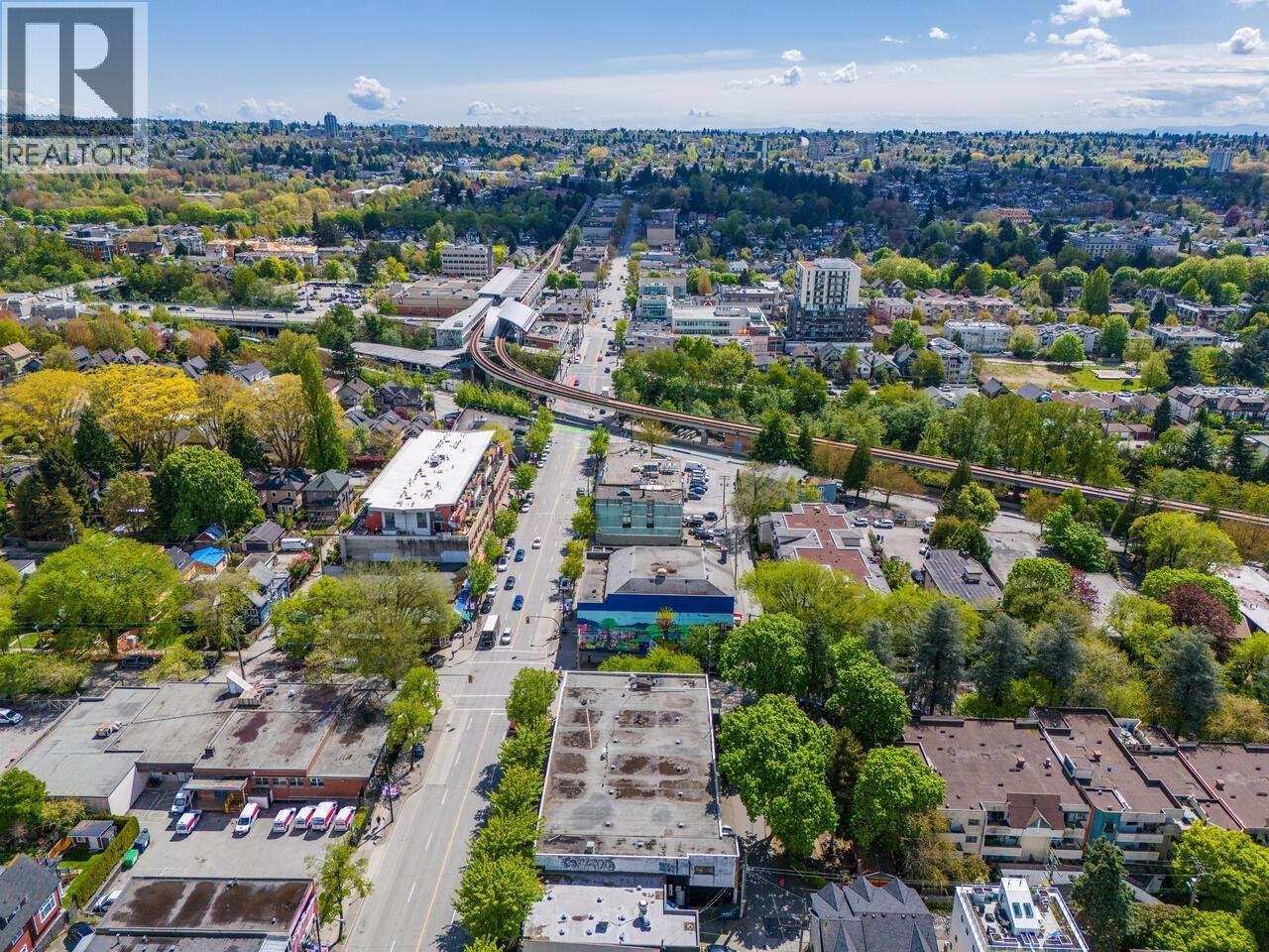 2211 Commercial Drive Property Photo 23