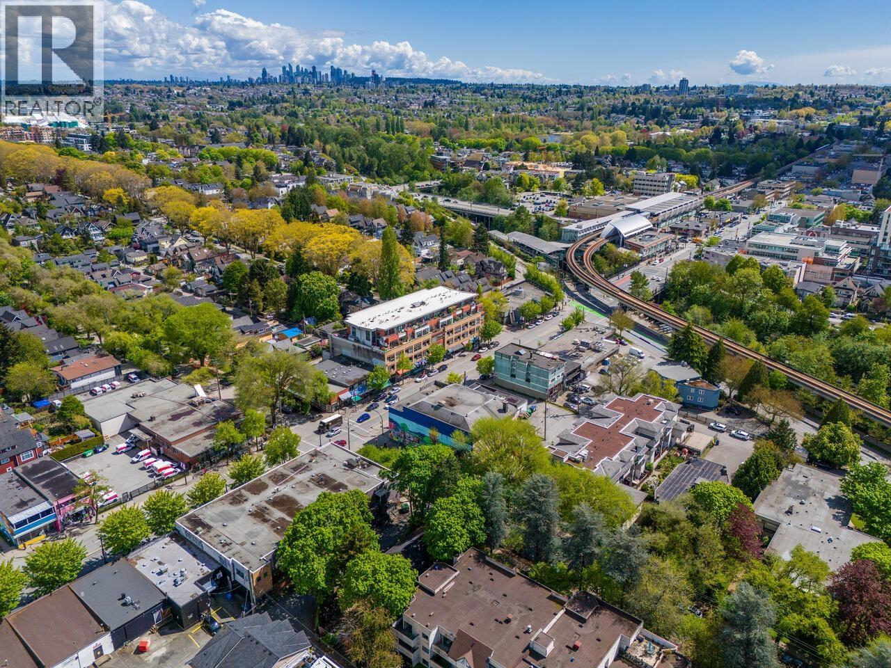 2211 Commercial Drive Property Photo 24
