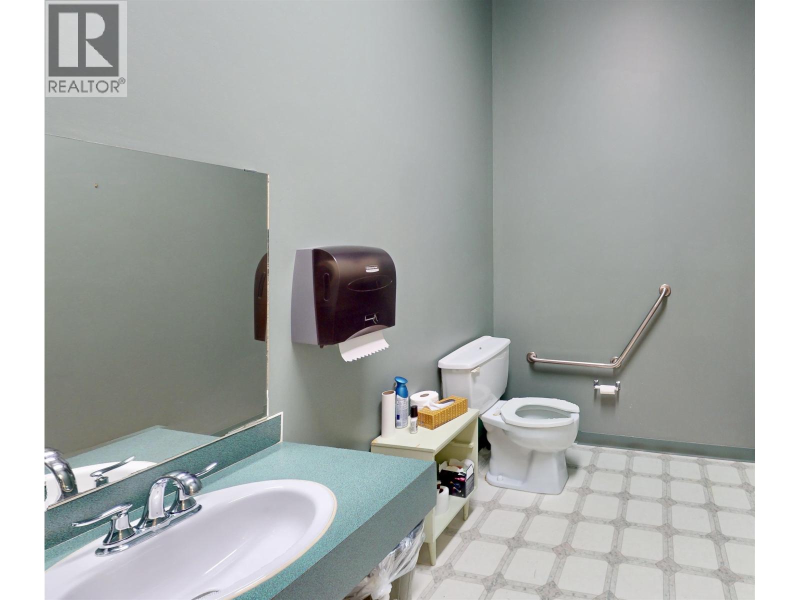 10039 100 Street Property Photo 23