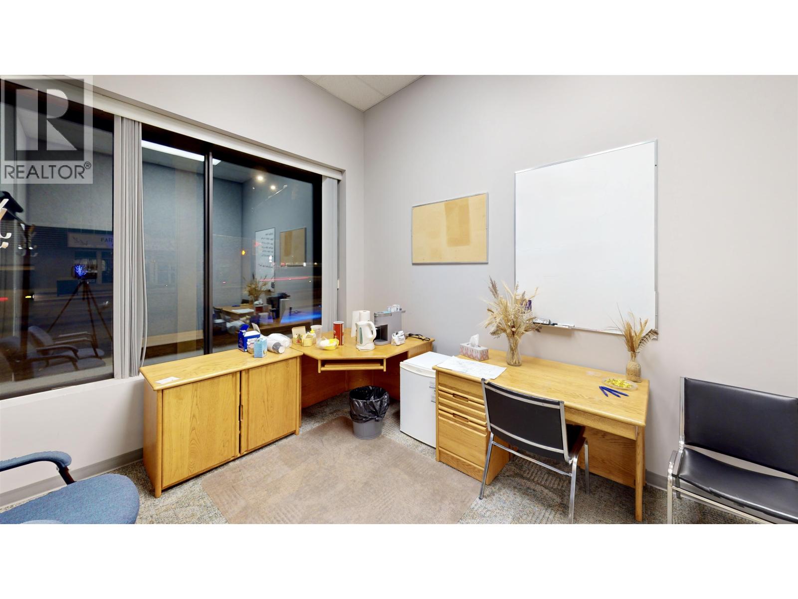 10039 100 Street Property Photo 9