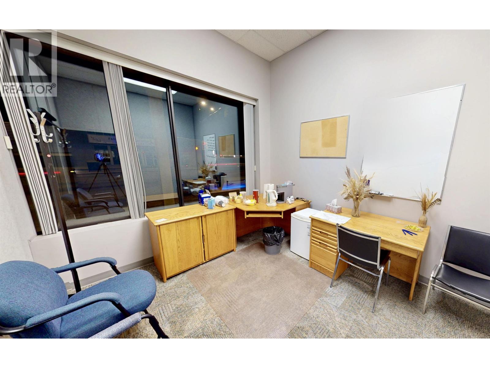 10039 100 Street Property Photo 11