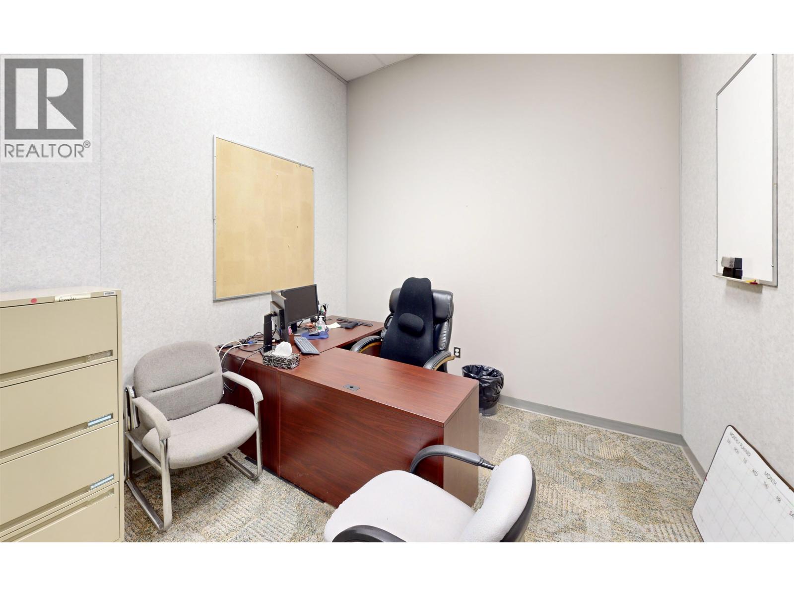 10039 100 Street Property Photo 17