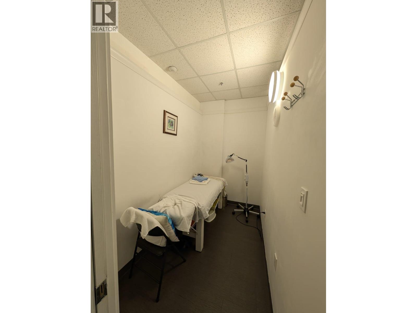 10 1161 The High Street Property Photo 2