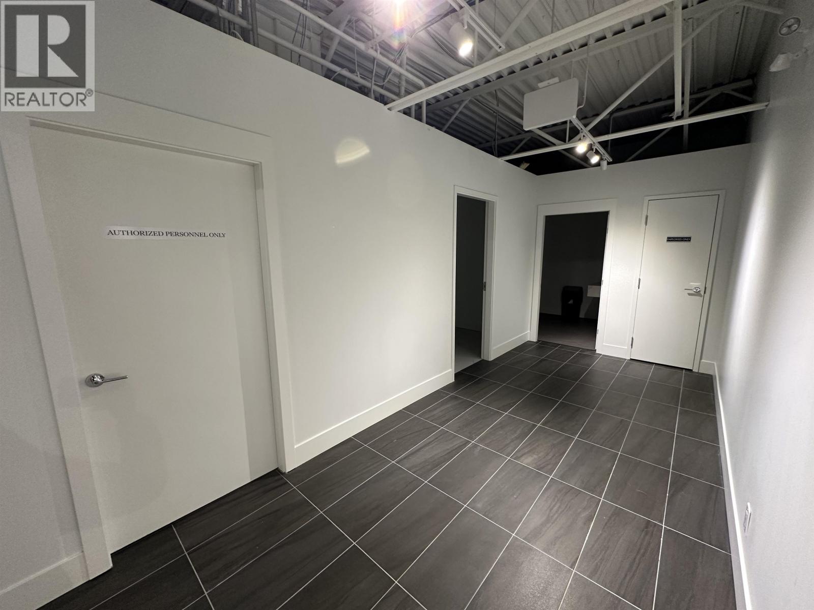200 8091 Westminister Highway Property Photo 15