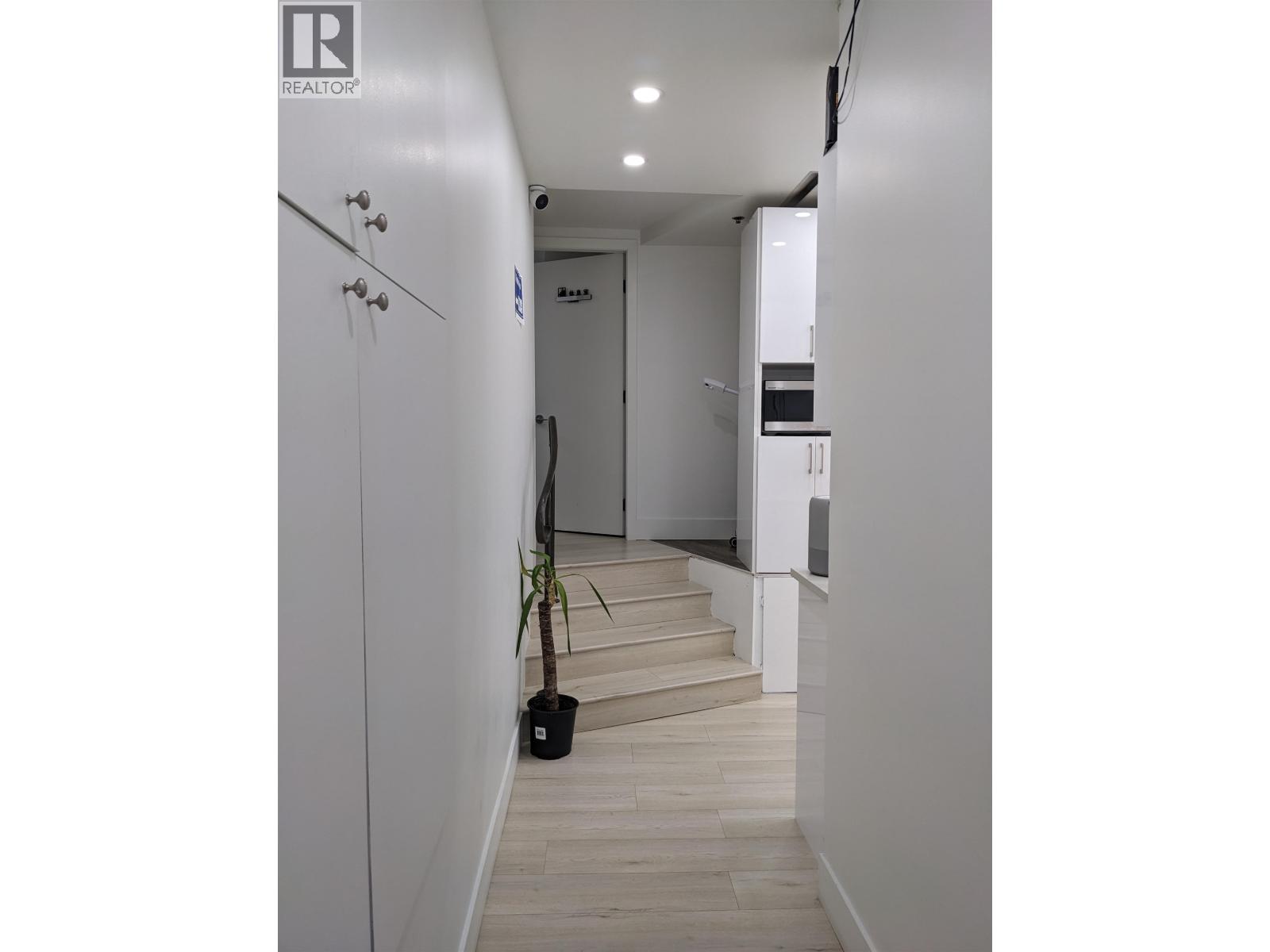 3652 W Broadway West Property Photo 10