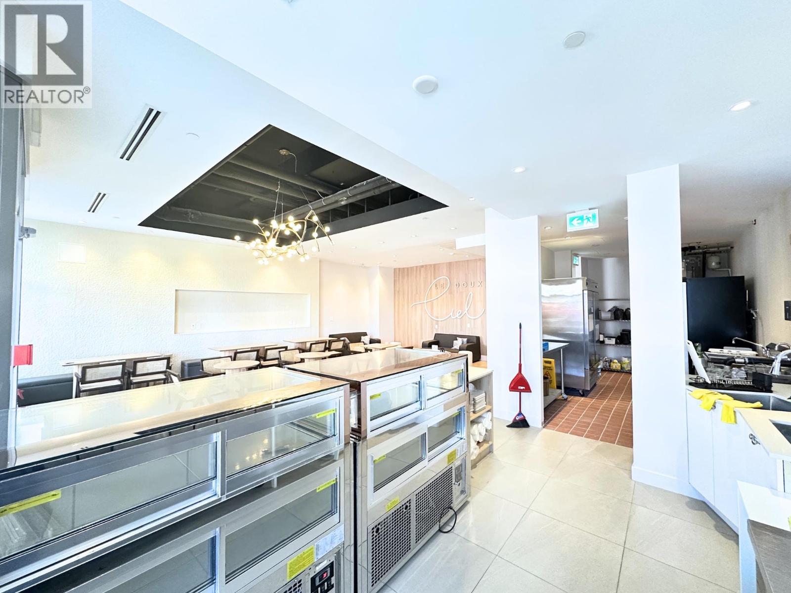 8982 University High Street Property Photo 8