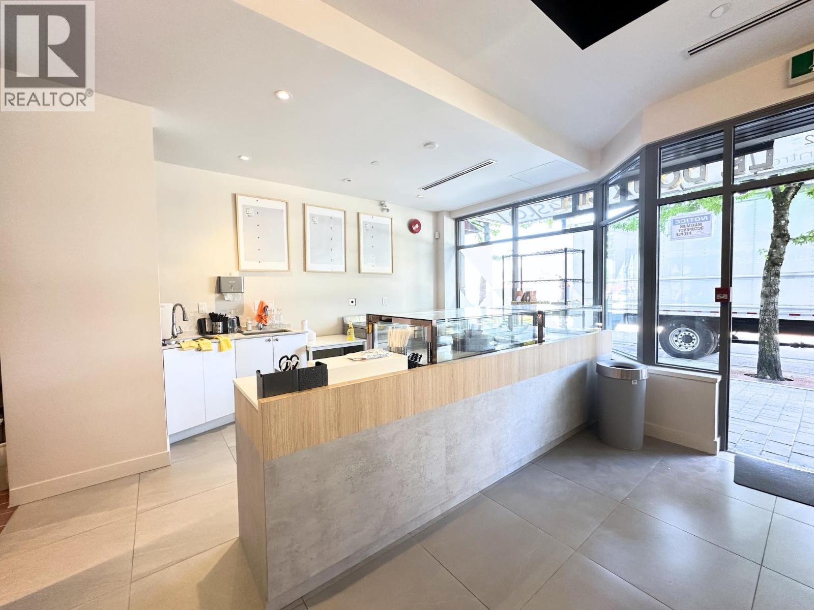 8982 University High Street Property Photo 11