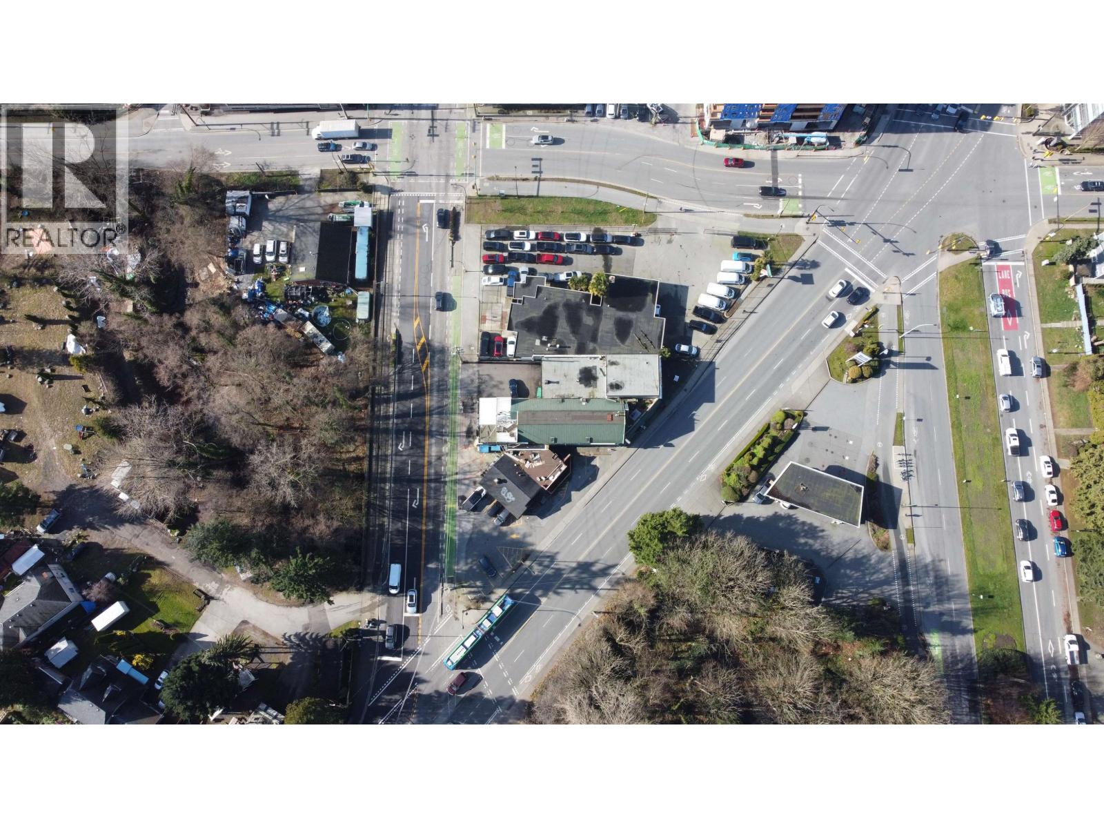 657 W 3rd Street Property Photo 6