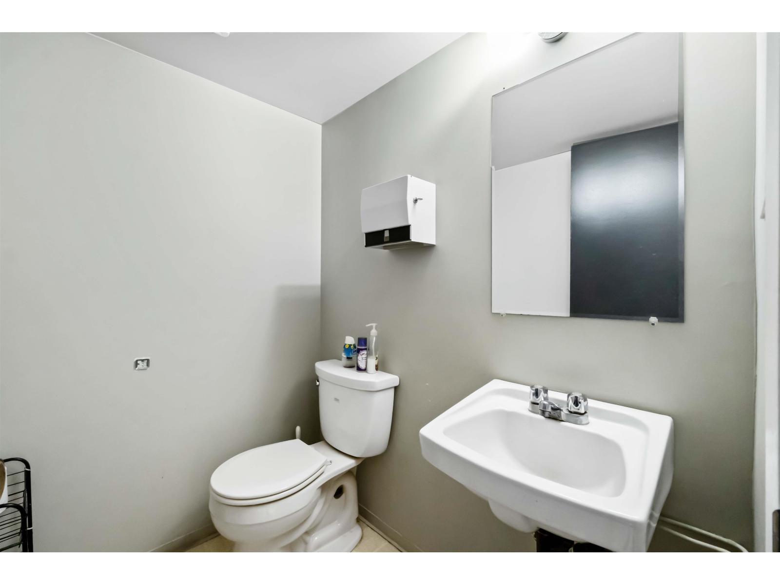 205 31549 South Fraser Way Property Photo 28